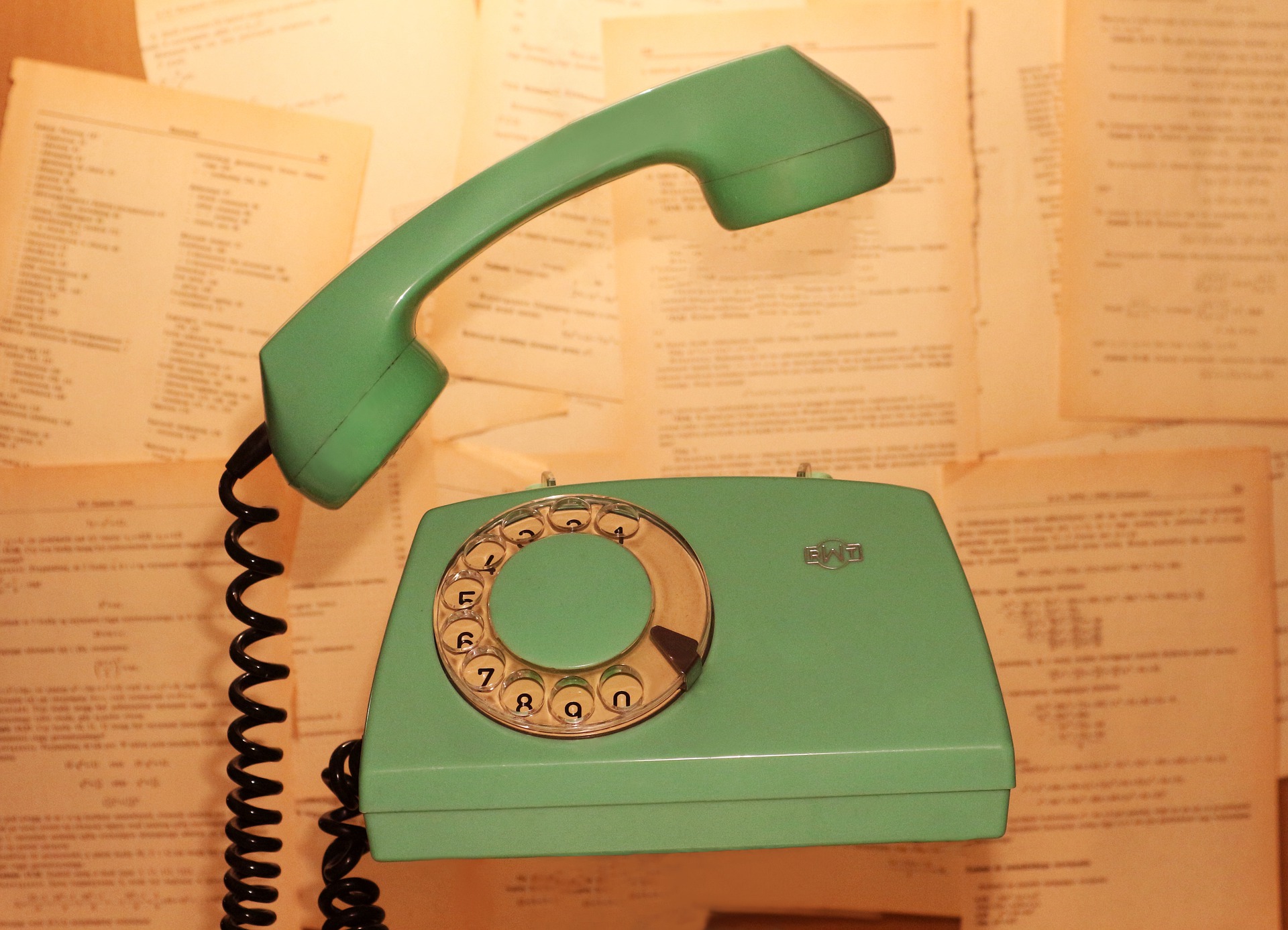 telefono fisso vintage verde.jpg